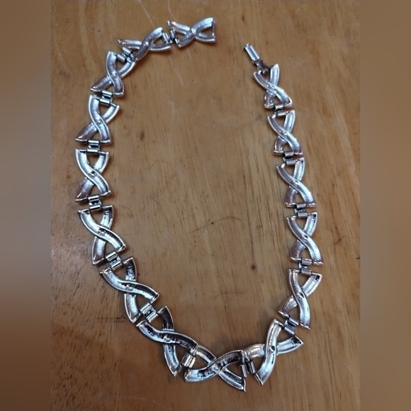 Beautiful women's unsigned x necklace jewelry - Picture 7 of 7